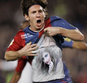 Messi Shirt Lift photo effect
