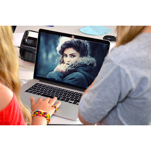 Picture_inside_a_laptop_screen photo effect