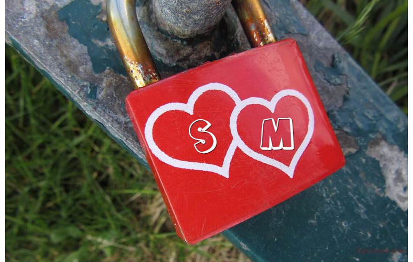 Type Your Lover's Name On The Red Lock Postcard