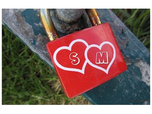 Type your lover's name on the red lock