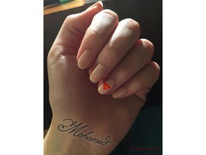 Type your lover's name on girl hand