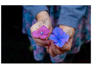 Type your lover on the flowers in someone's hands